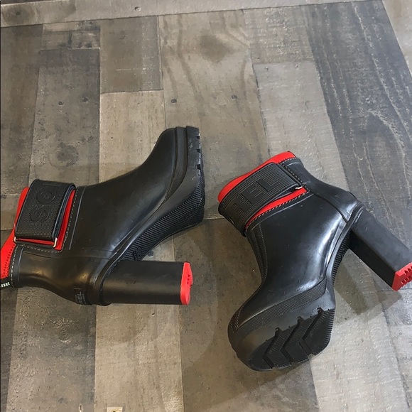 Sorel Black and Red Ankle Rain Boot Heels - Picture 5 of 8